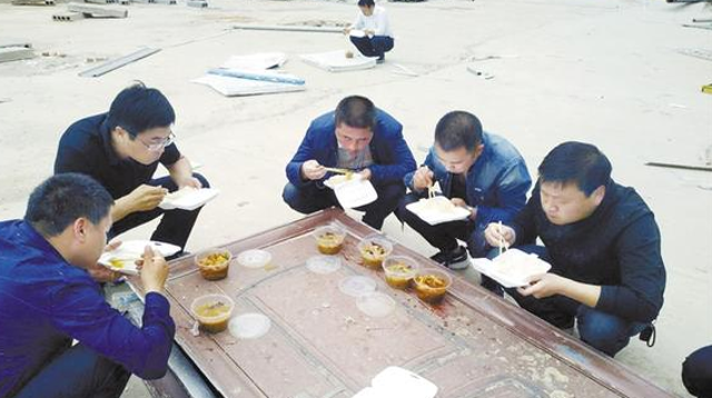 為了“創(chuàng)衛(wèi)”，他們蠻拼的